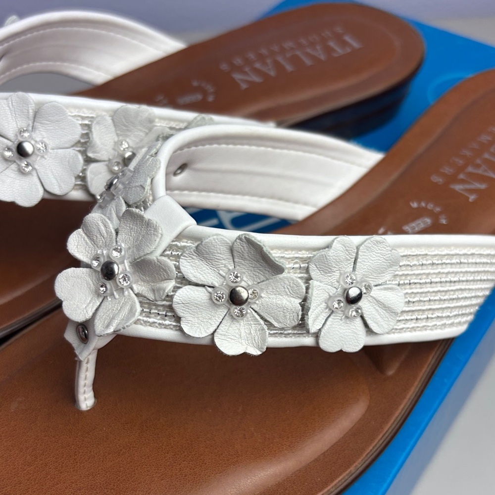 Chantol sandals from Italian Shoemakers
White Floral Thong Sandals - Picture 3 of 13